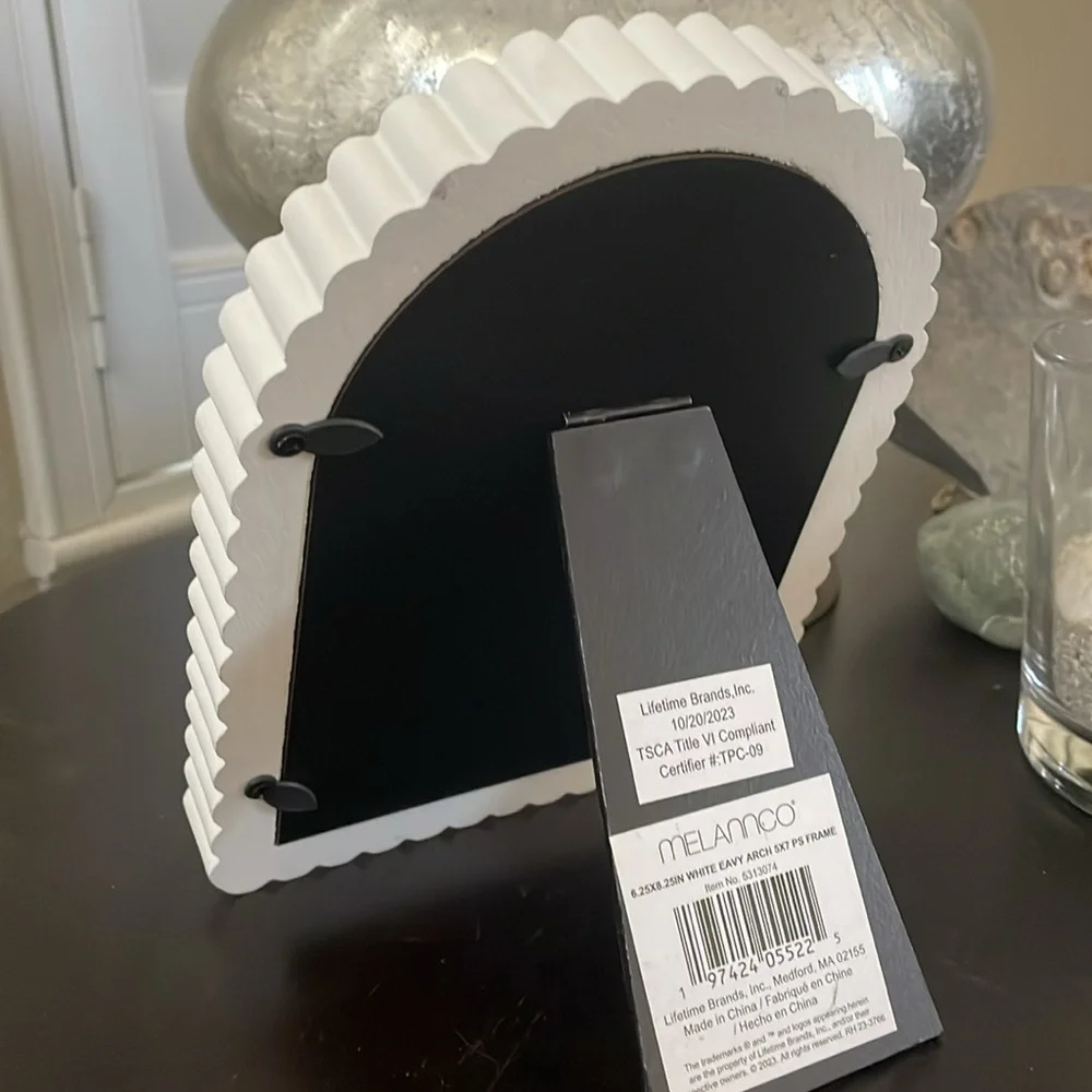 NWT Melannco white Eavy Arch 5”X 7” desk frame